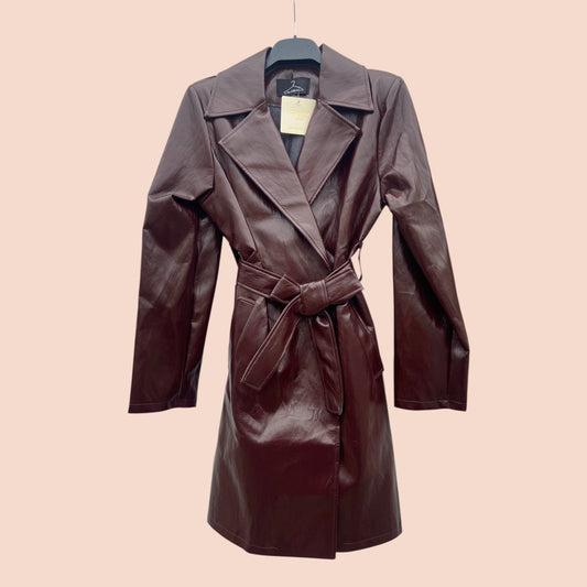 Trench court en simili cuir brillant