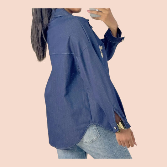 Chemise jeans avec broche