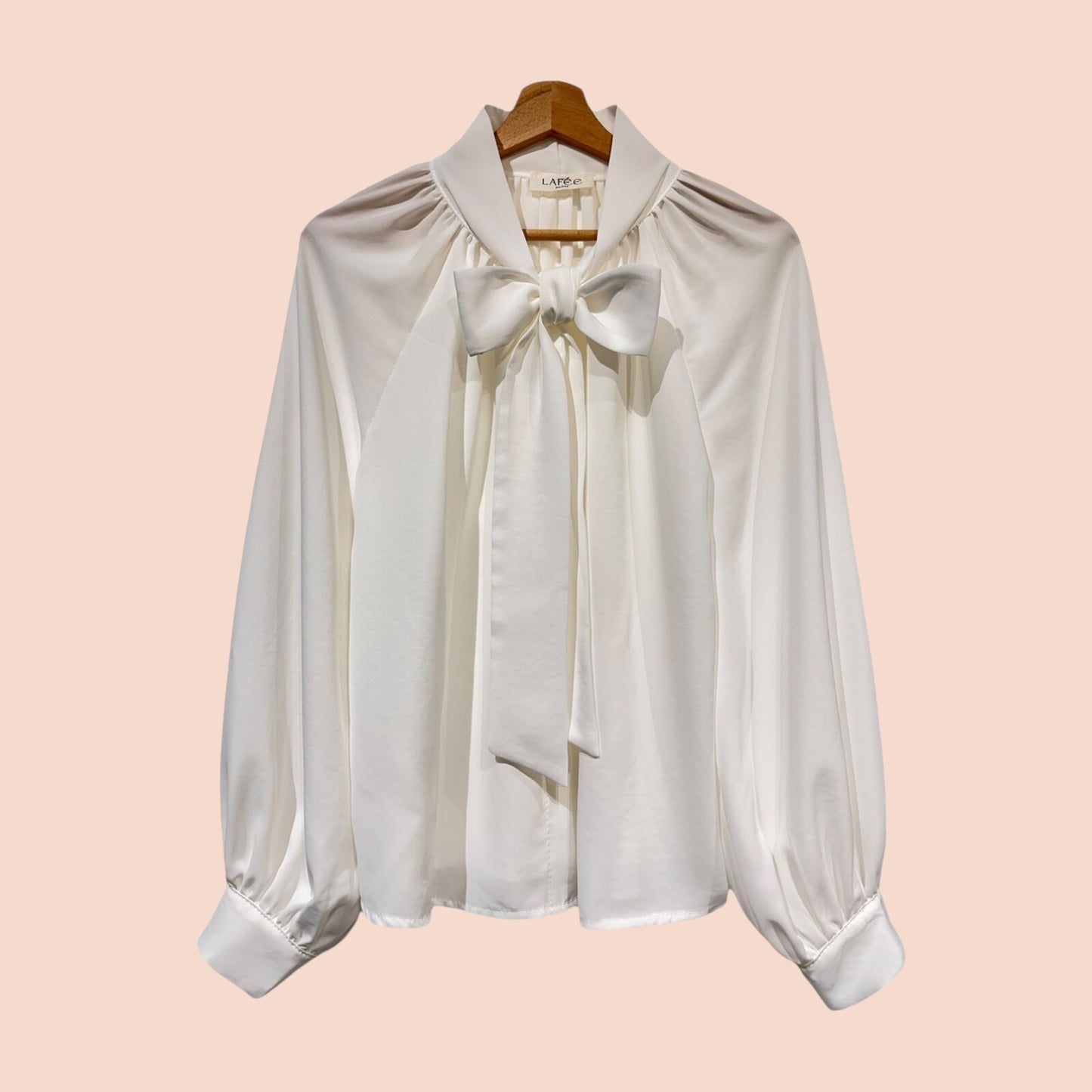Chemise à manches longues fluide avec nœud au col