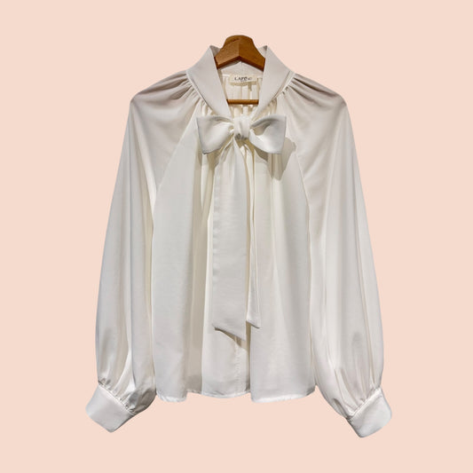 Chemise à manches longues fluide avec nœud au col