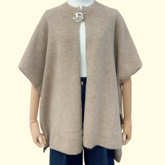 Cardigan sans manches avec broche