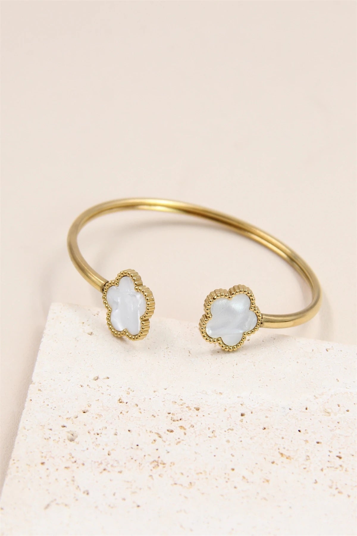 Verstelbare klaverbloem armband