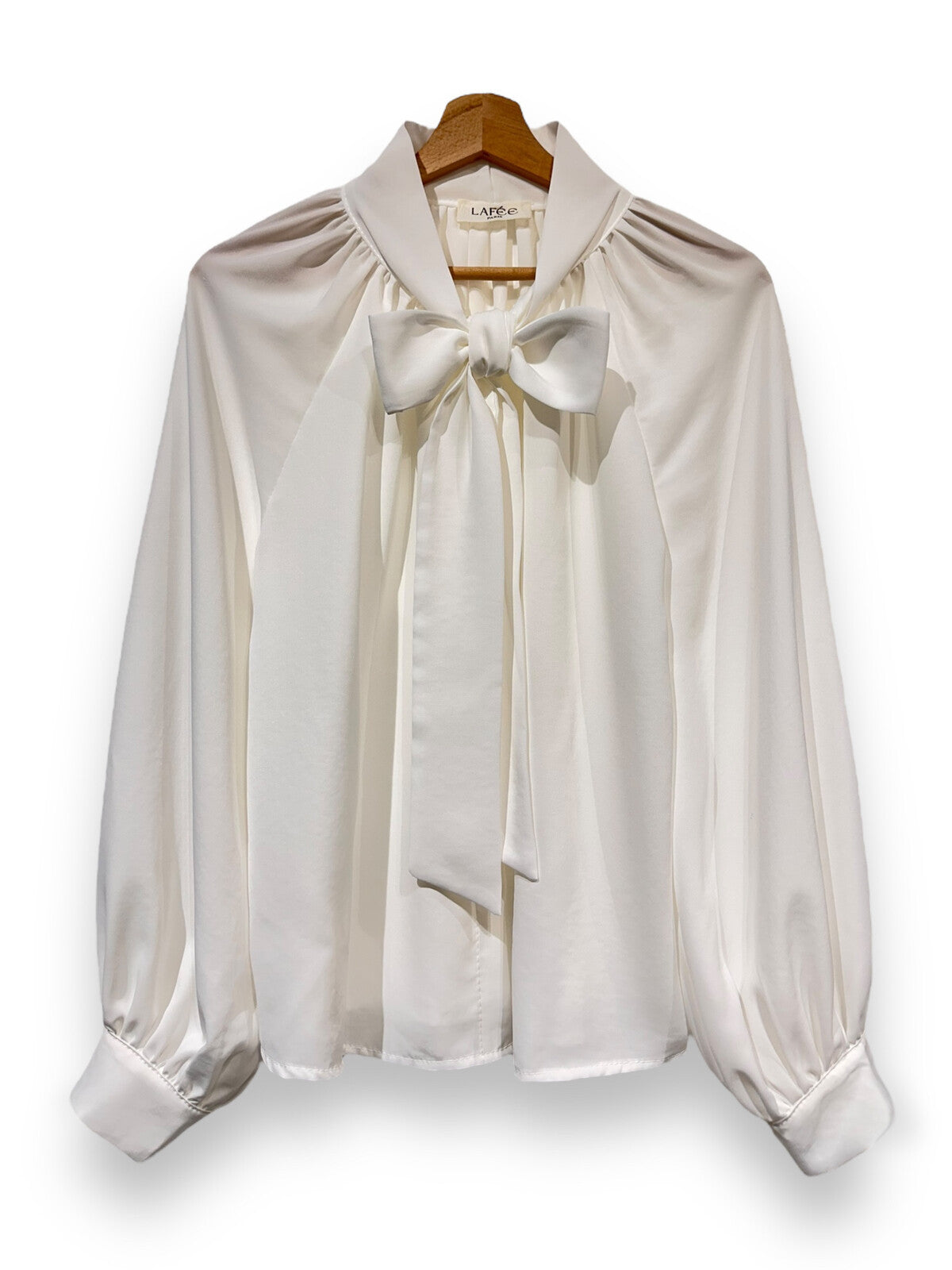 Chemise à manches longues fluide avec nœud au col