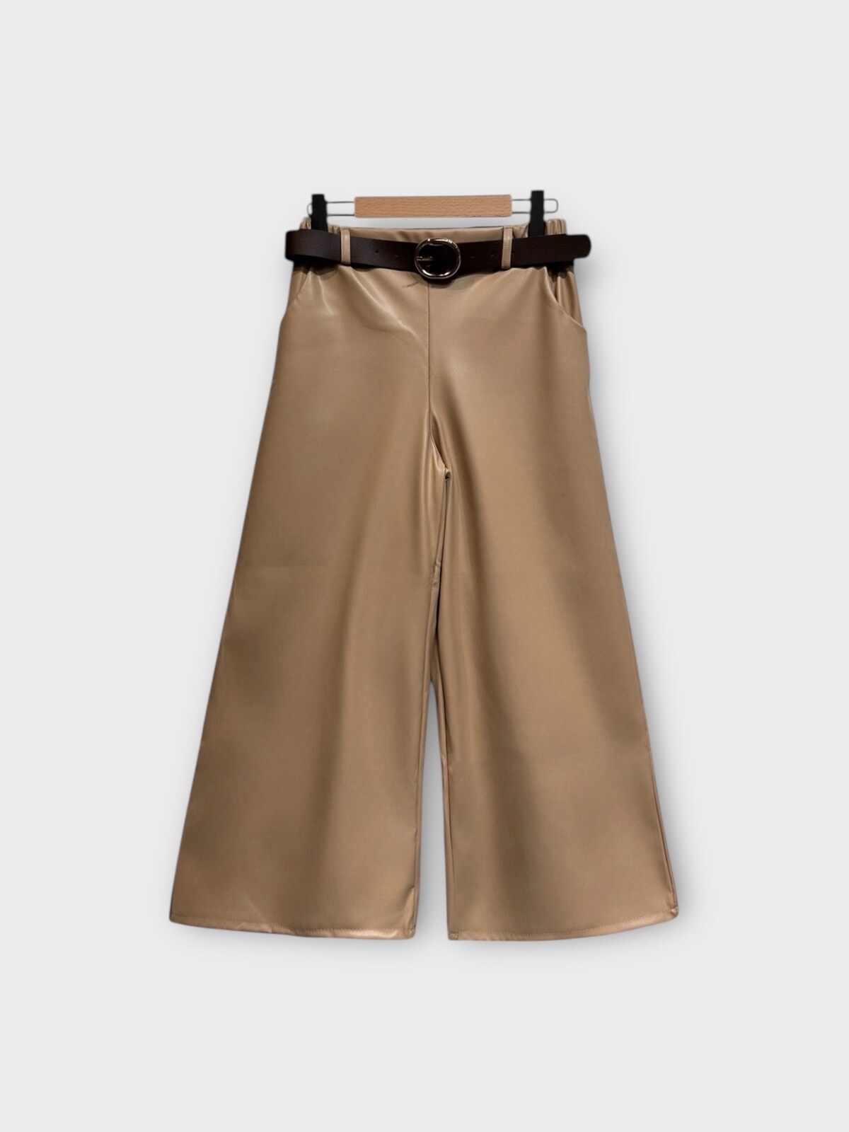 Pantalon en simili cuir droit évasé avec ceinture
