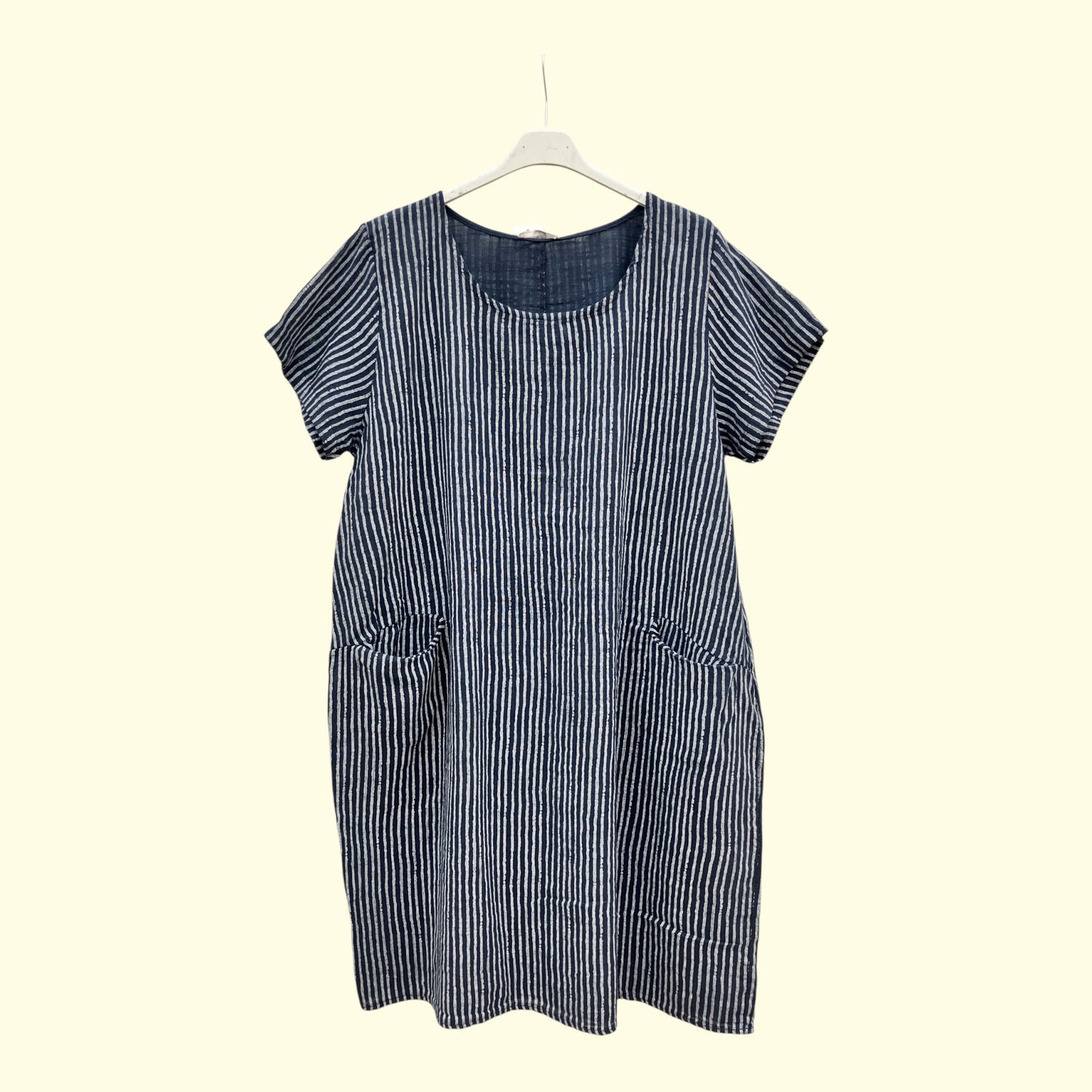 Robe rayée en lin avec des poches