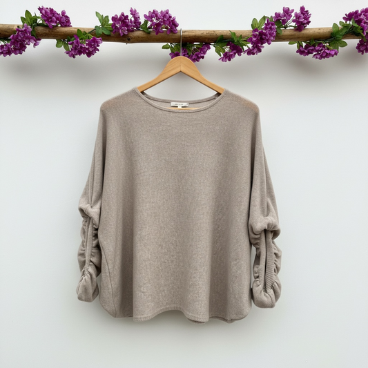 Pull à manches bouffantes avec des boutons