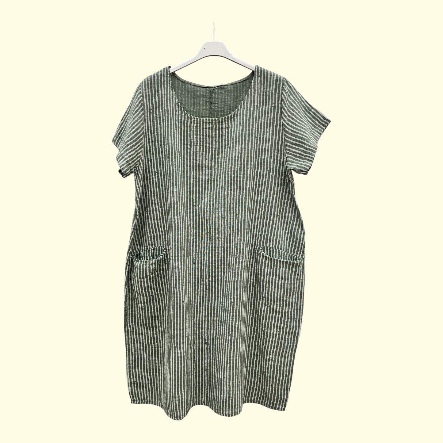 Robe rayée en lin avec des poches