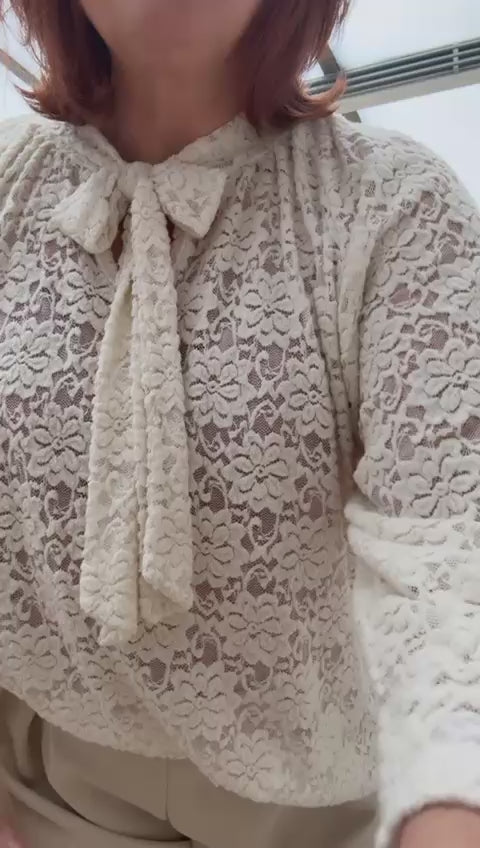 Chemisier doux avec broche